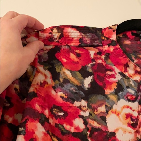 Beautiful Forever 21 floral blouse - Picture 5 of 10